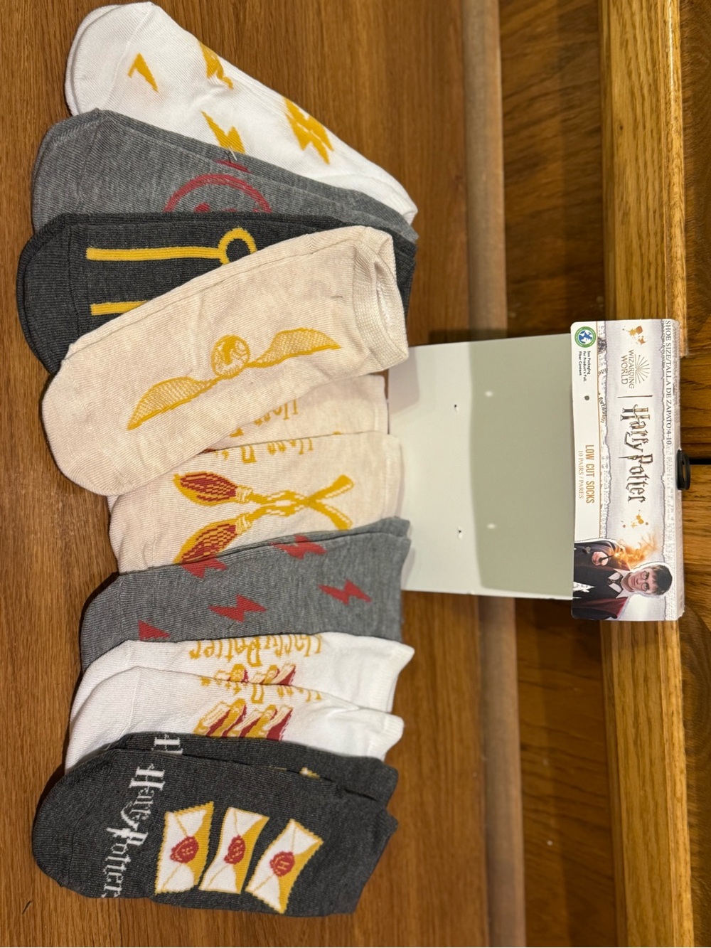 Harry Potter womens No-Show Sock 8- Pack - Neutral & Gold Accents